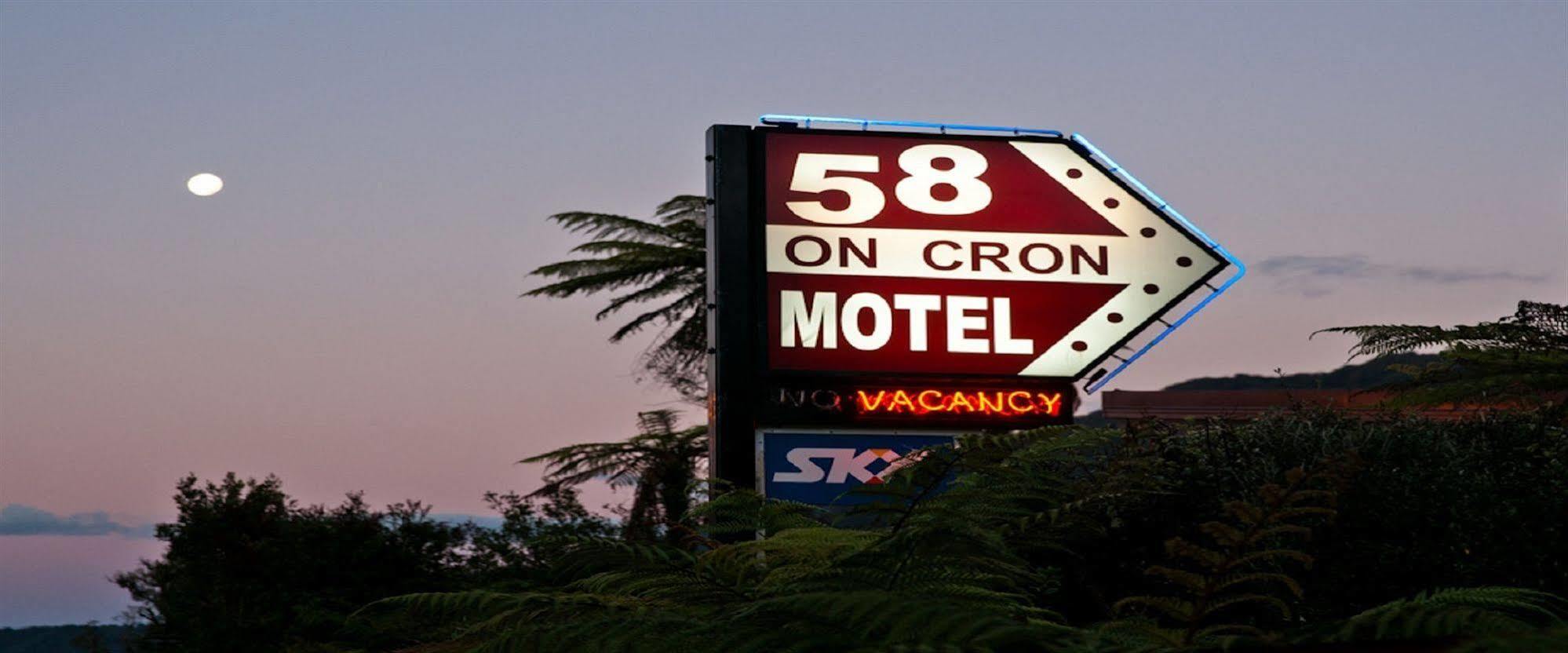 58 On Cron Motel Franz Josef Exterior photo